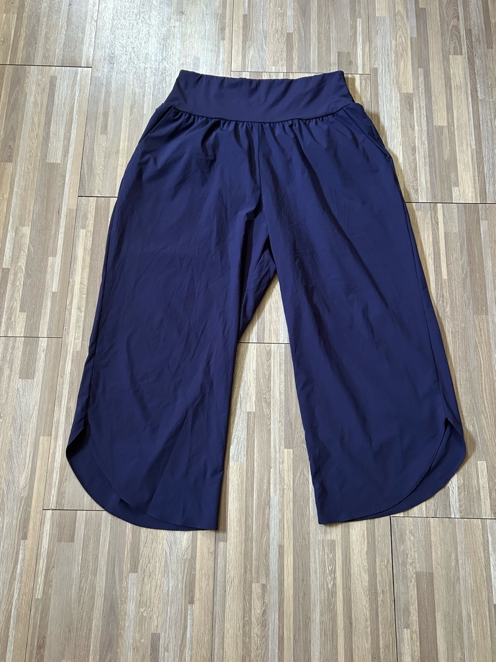 Halara Breezeful High Waisted Tummy Control Split Hem Quick Dry Capri Pants Sz L - Picture 2 of 10